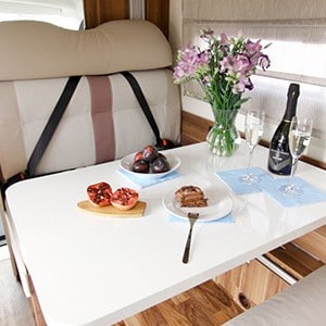 EC-Italian-Discovery-Motorhome-6-Berth-dinette