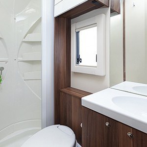 EC-Italian-Discovery-Motorhome-6-Berth-toilet-shower