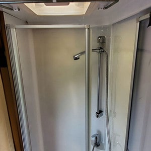 kwm-luxury-motorhome-4-berth-shower