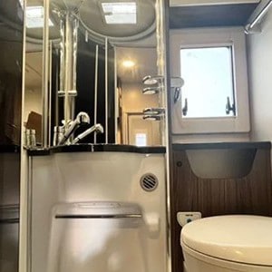 rcc-td-motorhome-6-berth-toilet-and-shower