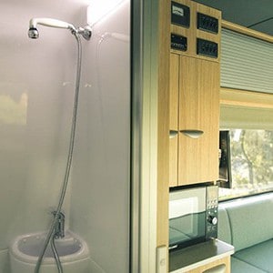 rrr-motorhome-3-berth-bathroom