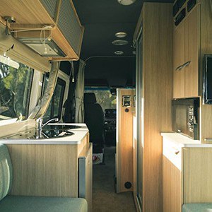 rrr-motorhome-3-berth-kitchen