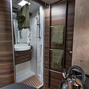 Britz Wanderer Motorhome – 4 Berth-bathroom (2)