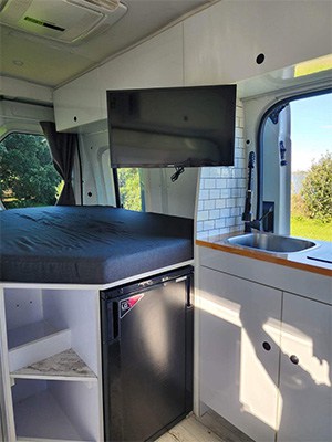 Mad Explorer Self Contained Campervan – 2 Berth