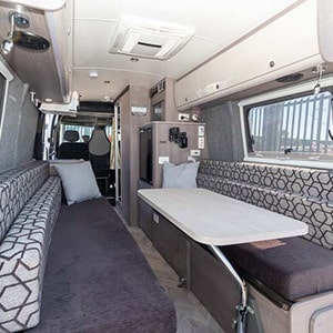 HE Motorhome – 2 Berth-internal (4)