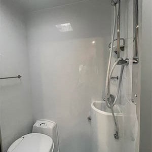 ER Sixer Motorhome – 6 Berth-shower-toilet