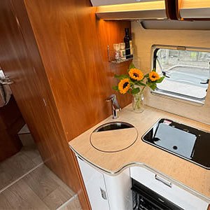 Britz Odyssey Motorhome – 4 Berth-kitchen