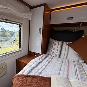 Britz Odyssey Motorhome – 4 Berth-rear island bed 04