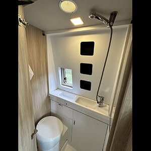 Indie Campers Odyssey – 4 Berth-toilet