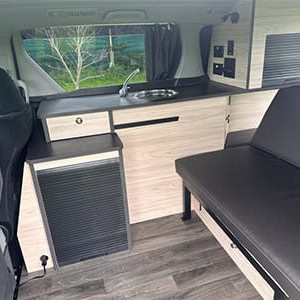 DNZ Low Top – 2 Berth-interior (3)