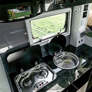 MD Hilux – 2 Berth-stove