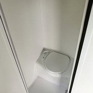 MD Hilux – 2 Berth-toilet