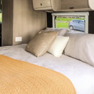 PF Self-contained Motorhome – 2 Berth – Bed